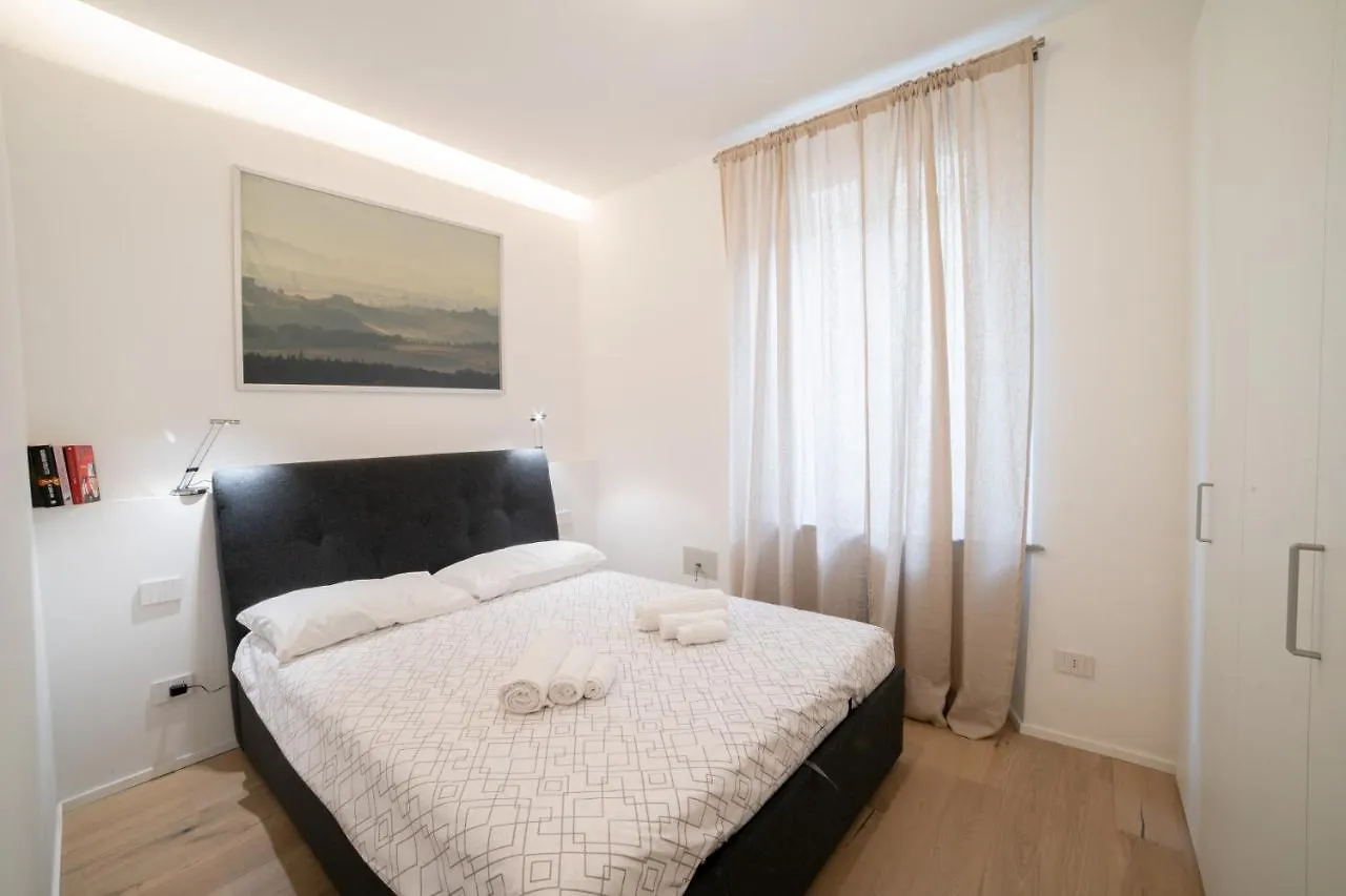 Navigli-Centro-Universita, Amazing New Apartment Милан